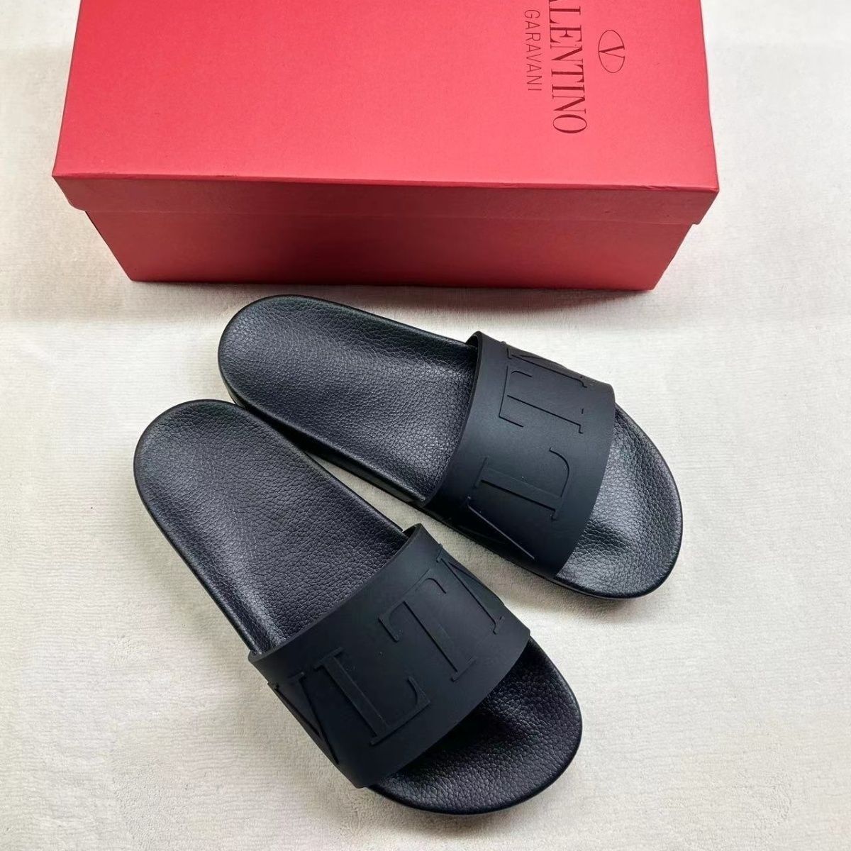 Тапочки валентіно/valentino slides