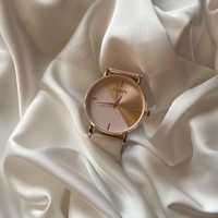 Piękny zegarek w odcieniach różowego złota i bieli