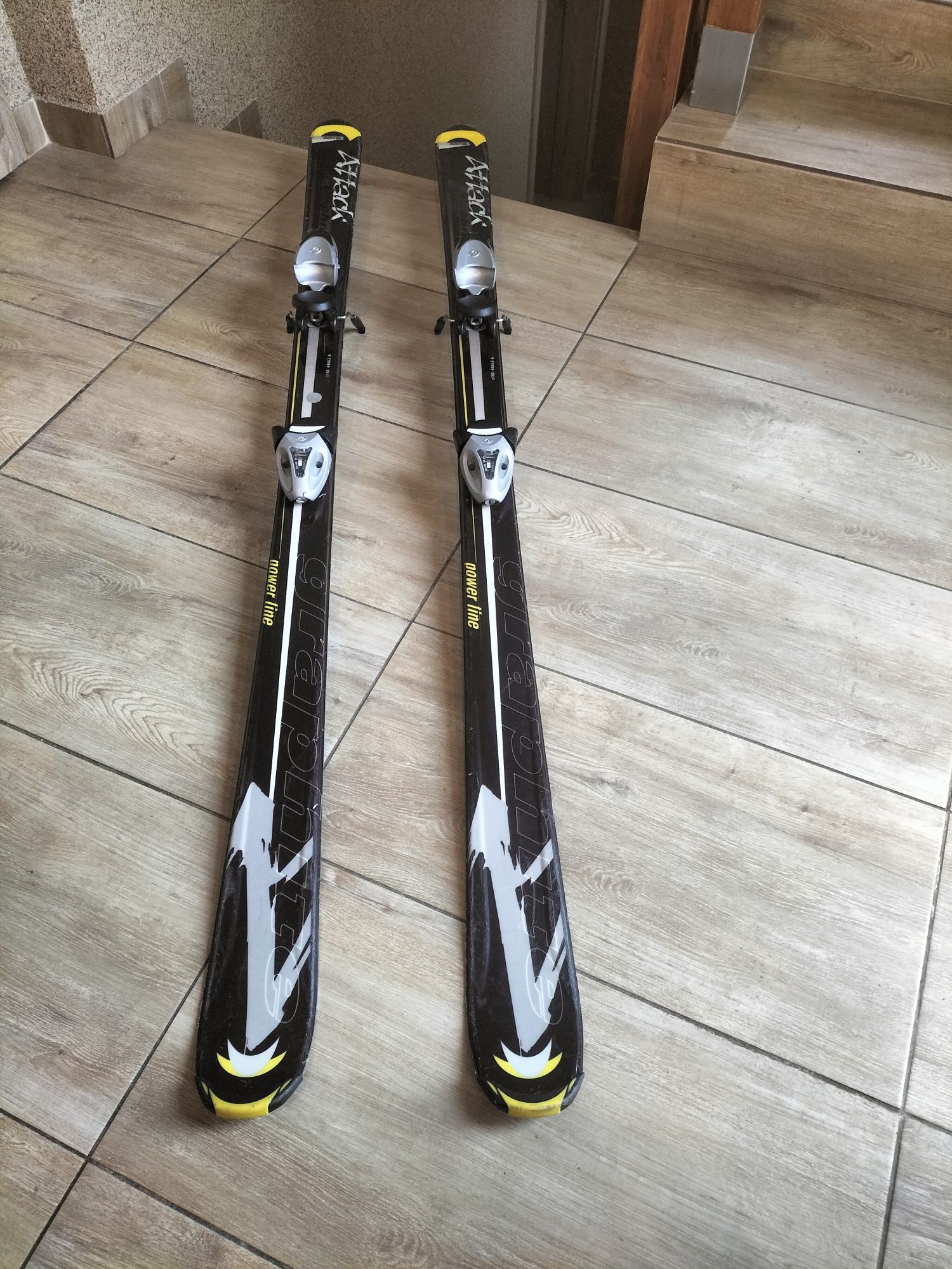 Narty graphite 160 cm.