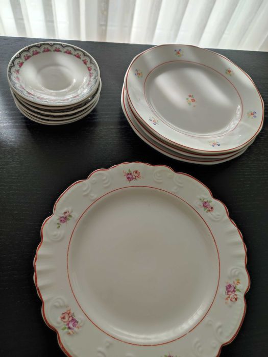 Loiça antiga, conjunto pratos variados