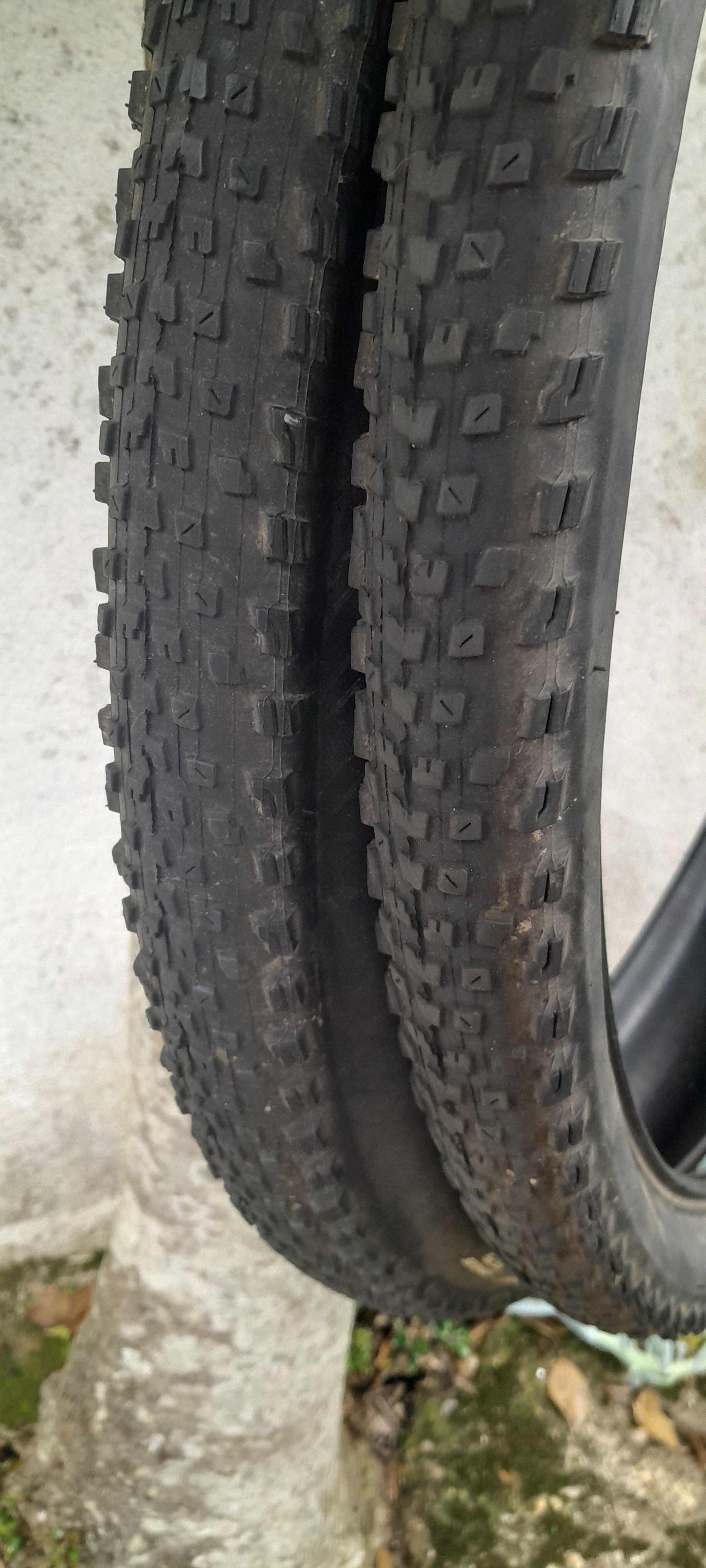 Pneus de MTB como novos.