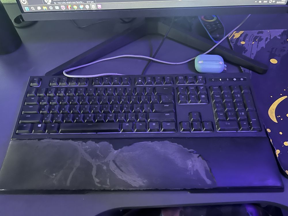 Продам клавиатуру Razer Ornata Chroma