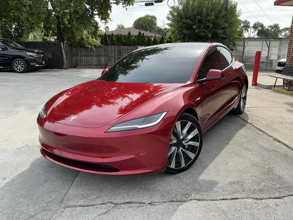 Tesla Model 3      2024