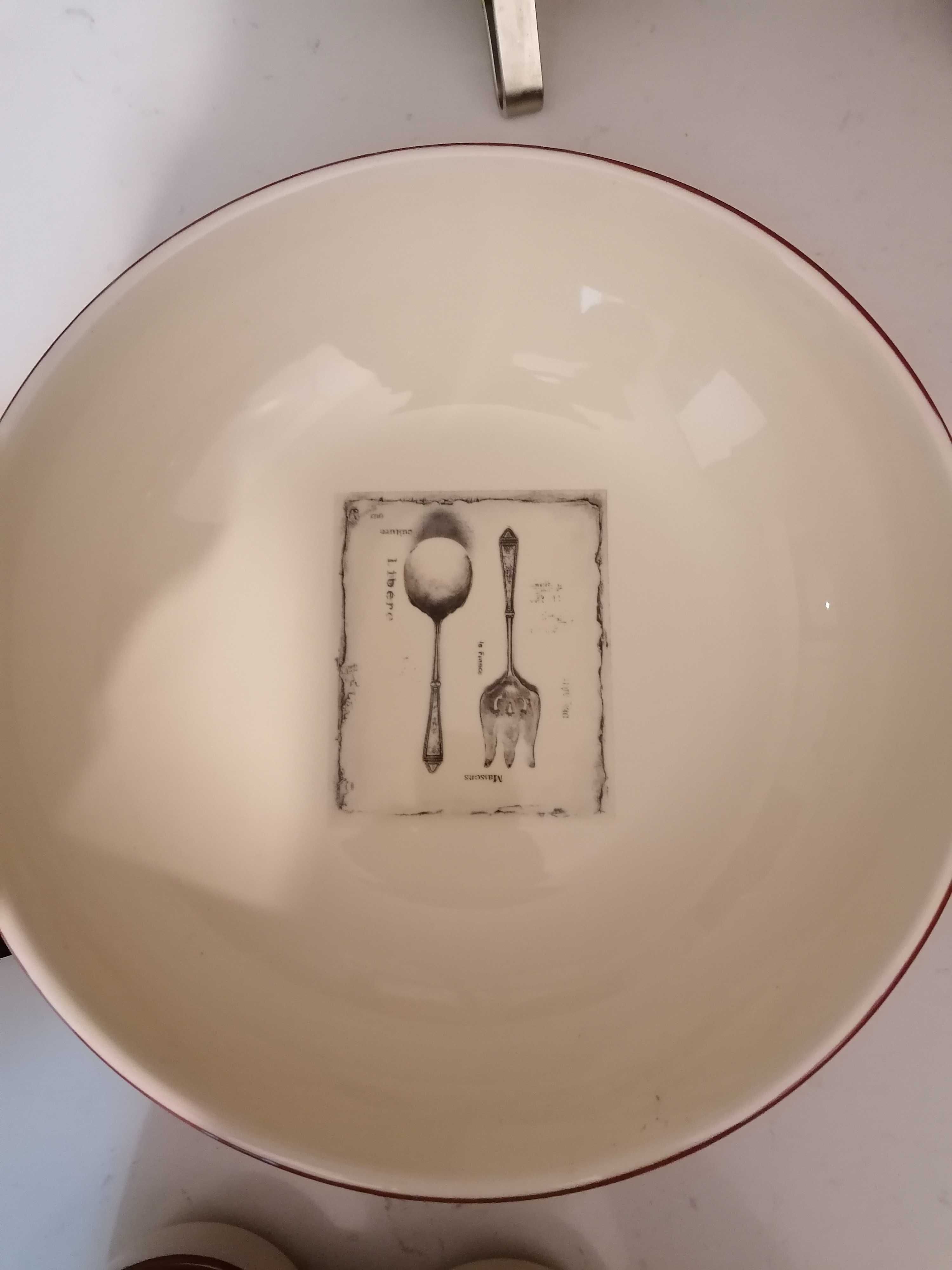 Conjunto de loiça com motivo colher e garfo