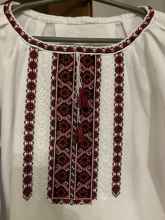 Вишита жіноча сорочка