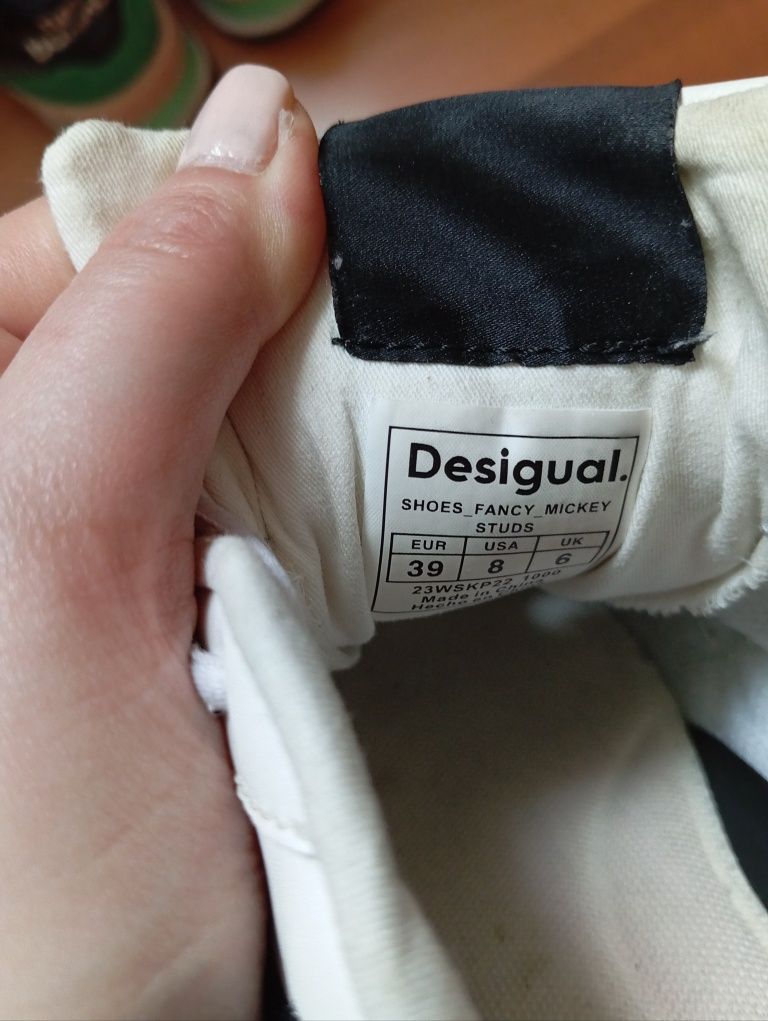 Białe buty sportowe adidas, rozmiar 39