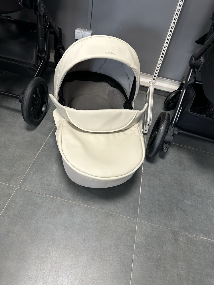 Продам каляску anex eli 2в1