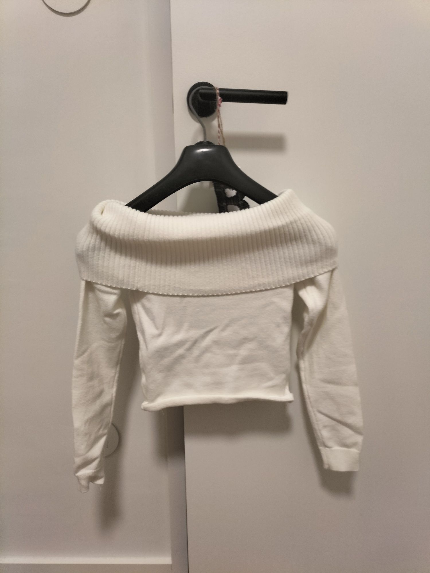Camisola de ombro curta da Beskra
