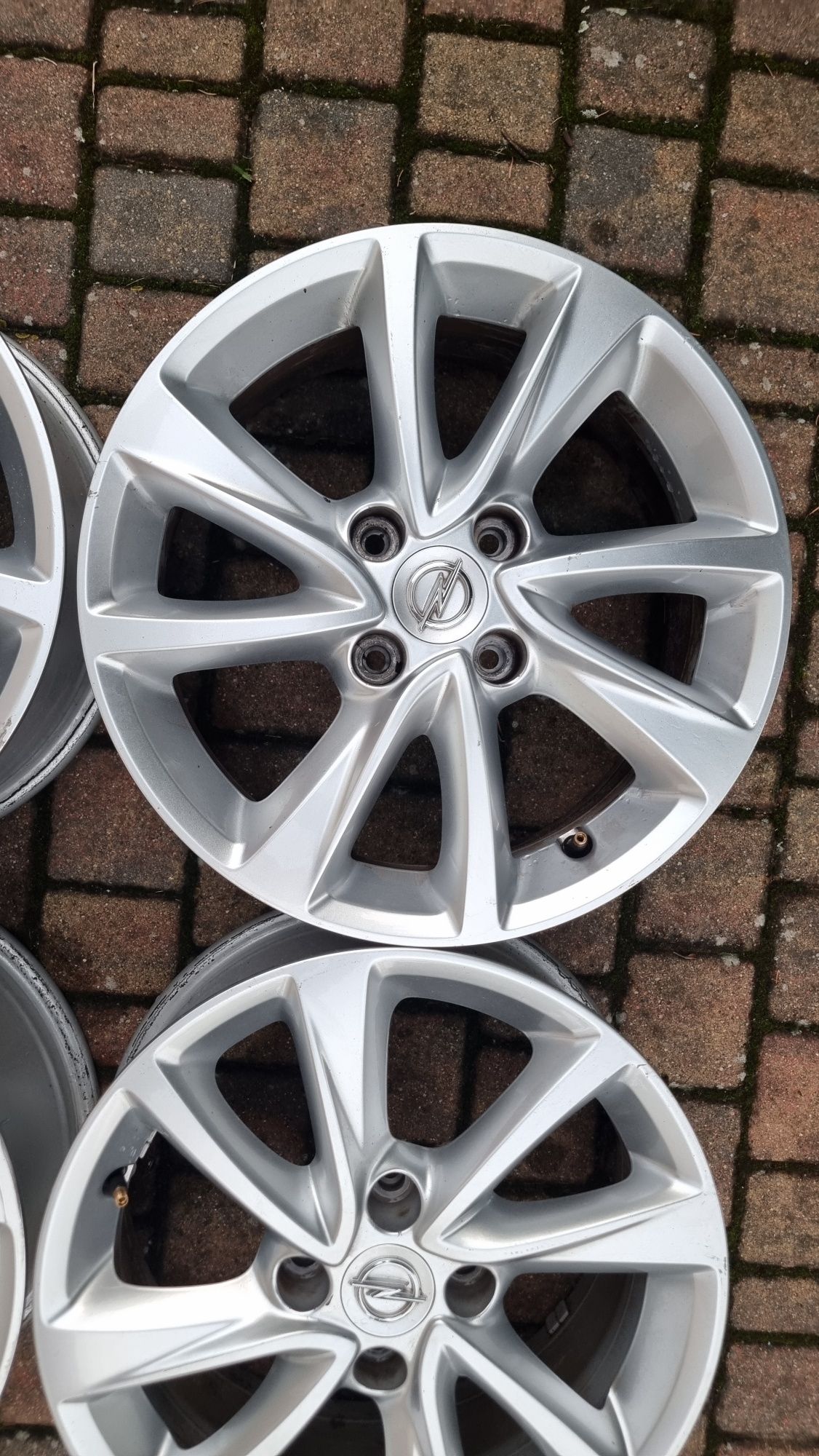 Komplet felg felgi Opel Corsa 16" 4x108
