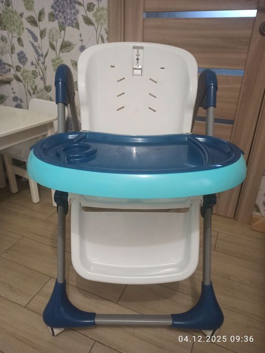 Дитячий стільчик/столик для годування