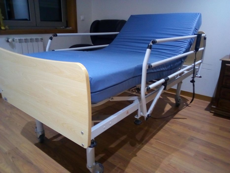 Vendo cama articulada e cadeirão