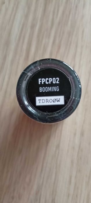 Nowy Kremowy pigment NYX professional