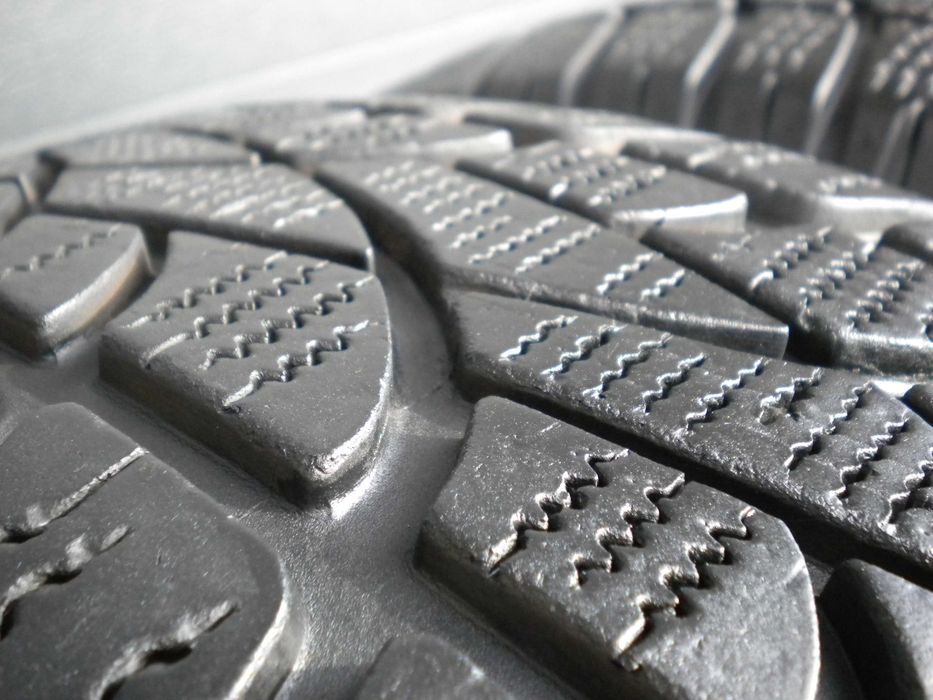 ! 2x Opony zimowe dostawcze Dunlop SpWinterSport 3D 215/60R17C 6mm