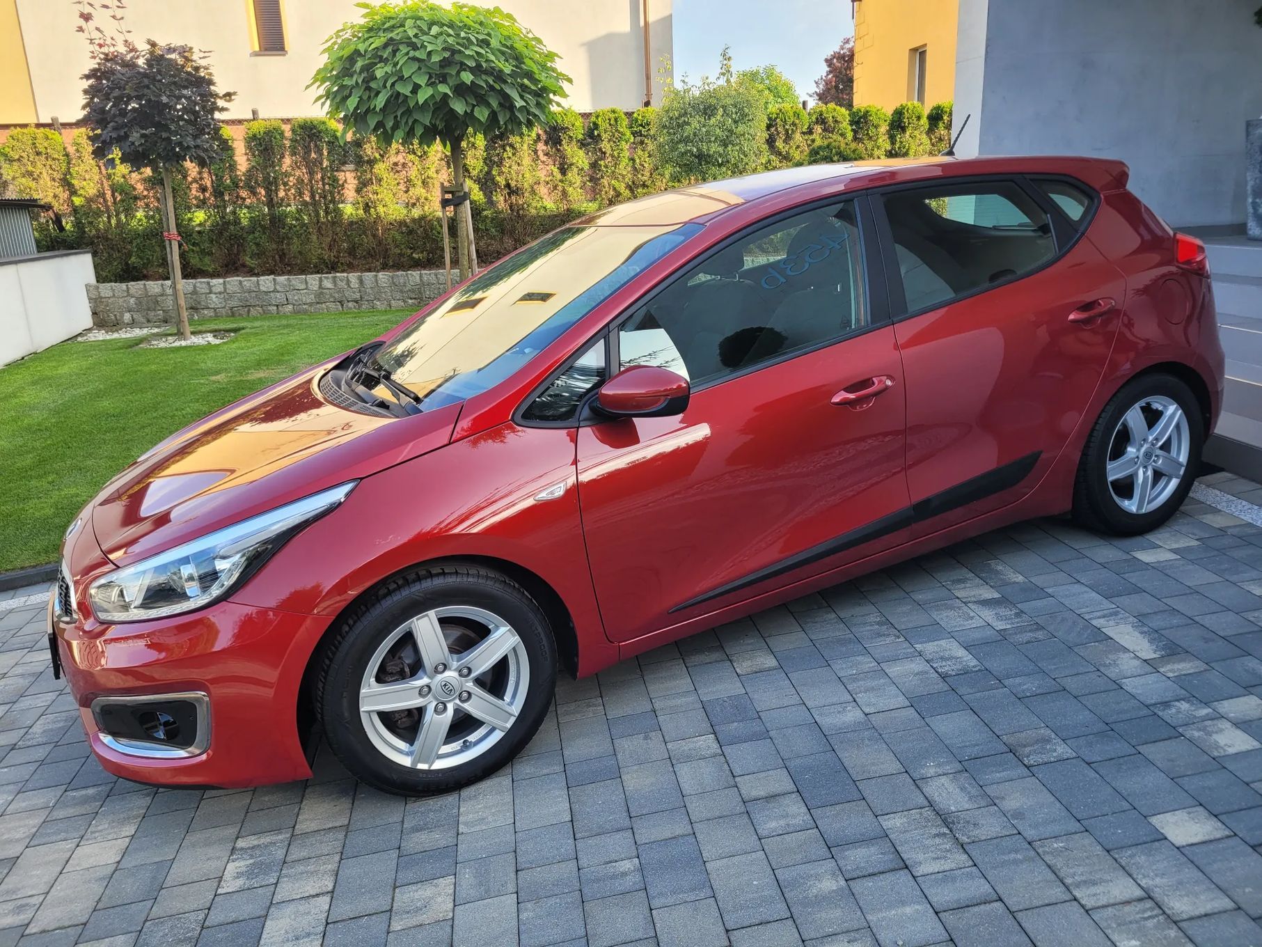 Kia Ceed 1,6 GDI 135KM / Stan BDB / LED / Klima