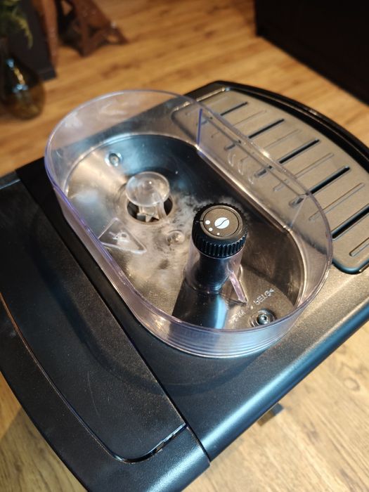 Ekspres Krups Essential EA8108 w kolorze czarnym