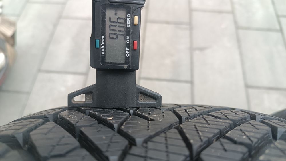225/45R17 Opony zimowe Pirelli - 9-8,5 mm rant ochronny