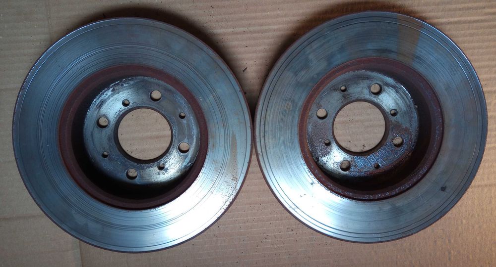 Conj. discos de travões da fr. e de trás oferta de pastilhas