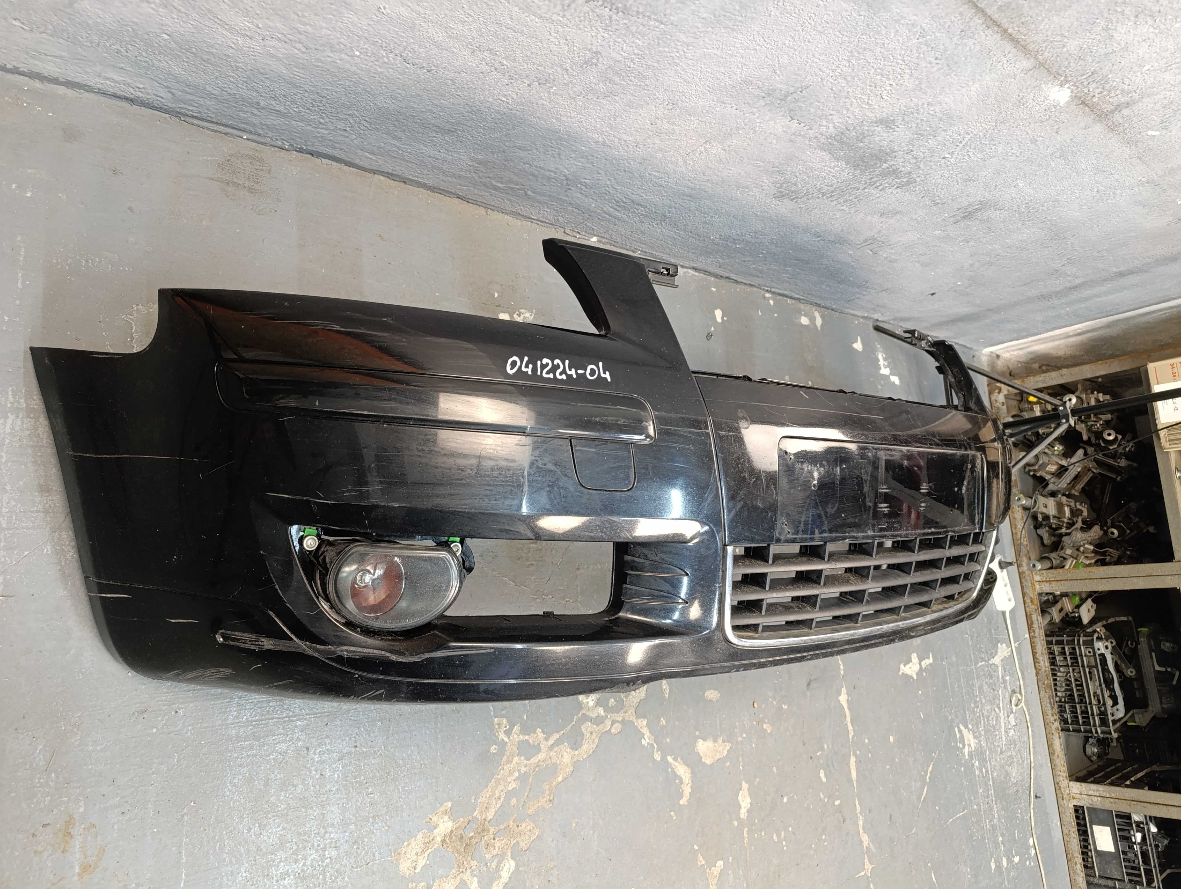 AUDI A3 2002-2005 Бампер передний 8P3807437