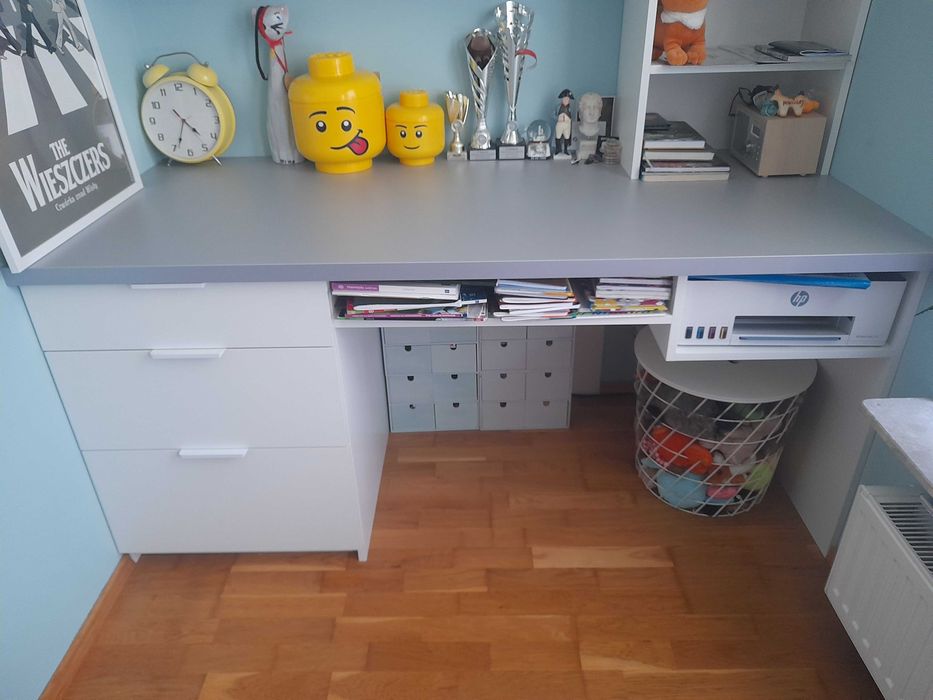Sprzedam biurko młodzieżowe