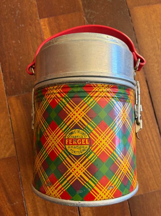 termos comida vintage em xadrez