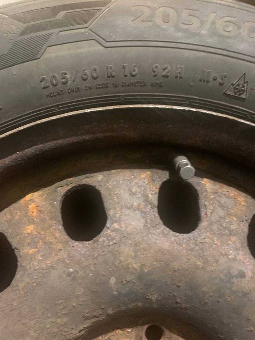 Зимня резина на дисках 205 60 R16