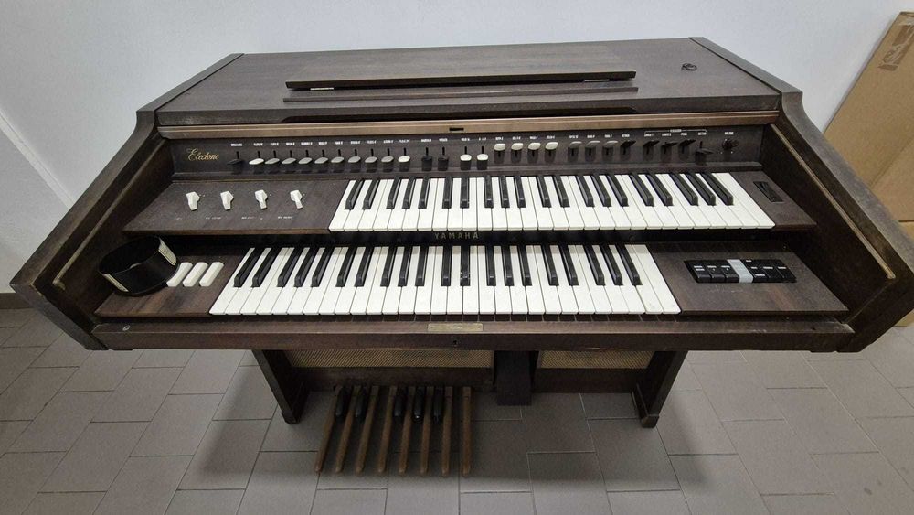 Órgão antigo Electone