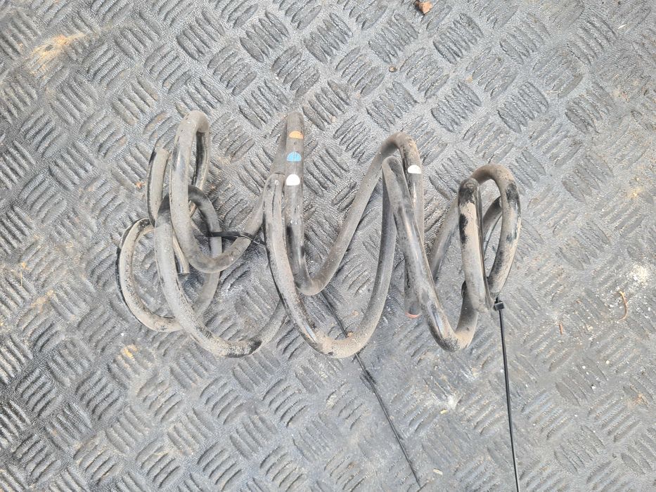 Mercedes A Klasa W177 2.0d sprężyna zawieszenia tył komplet