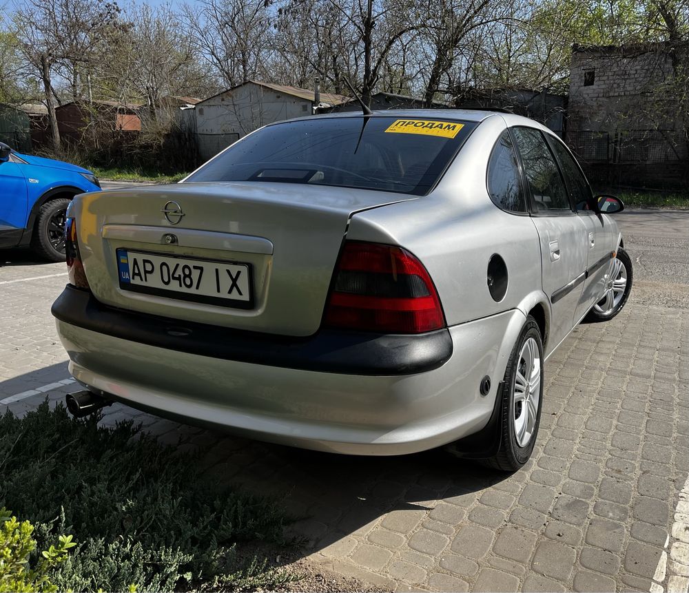 Opel Vectra B 1.8 автомат газ/бензин