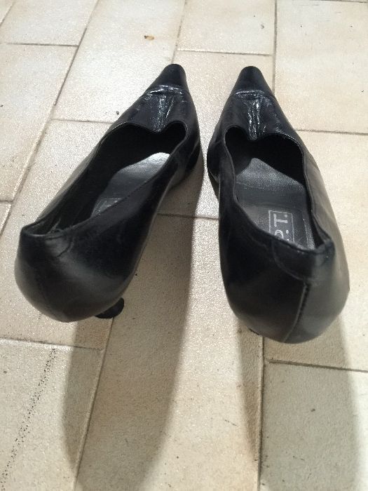 Sapatos de Pele Pretos 39
