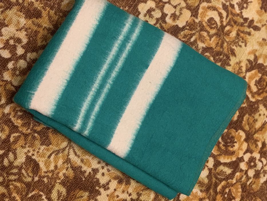 Продаються різні ковдри