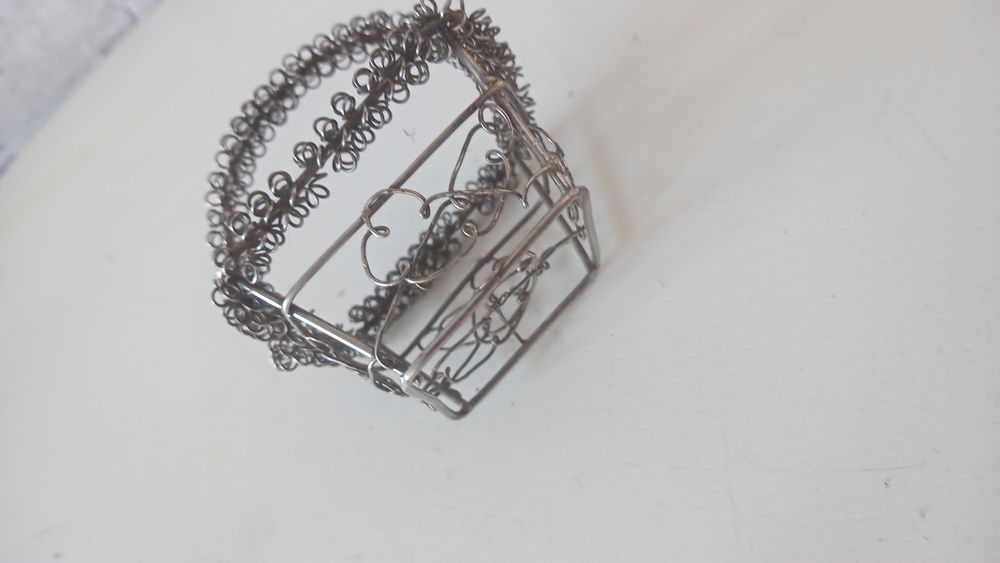 Ozdobny koszyczek metalowy