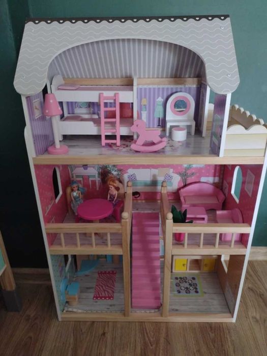 Drewniany domek dla lalek z LED Z mebelkami + oświetlenie LED