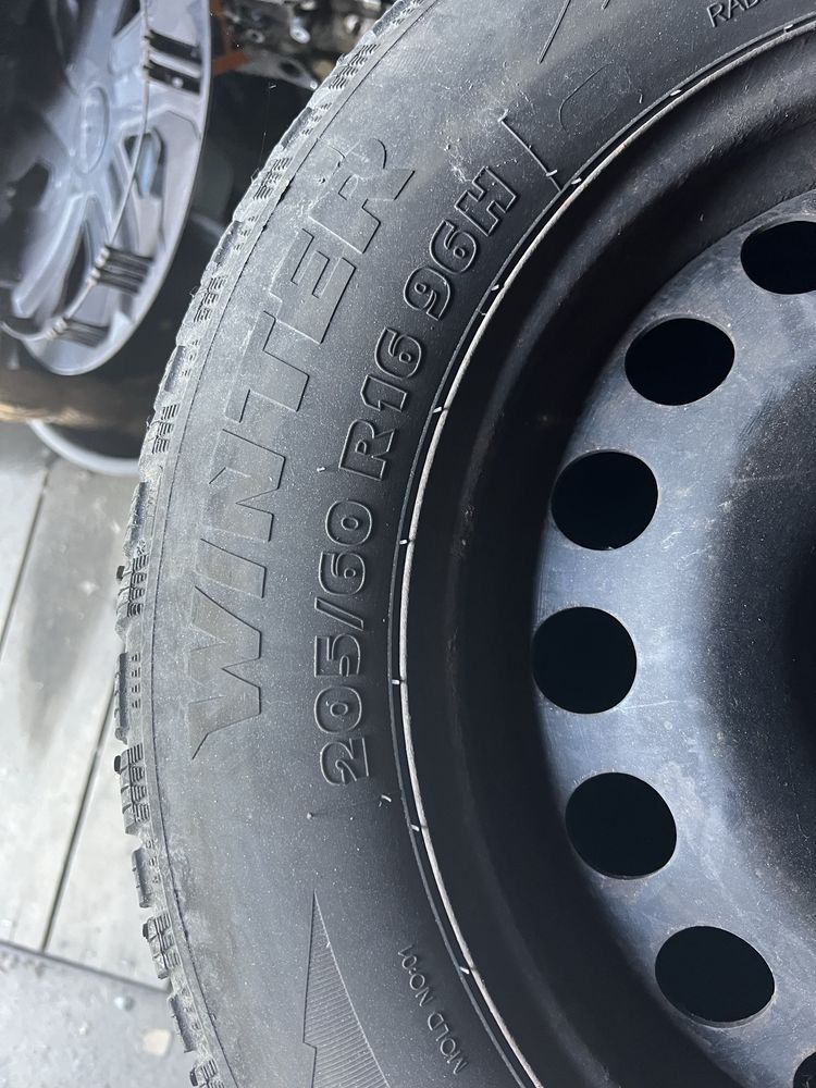 Зіма r16 205/60 в зборе