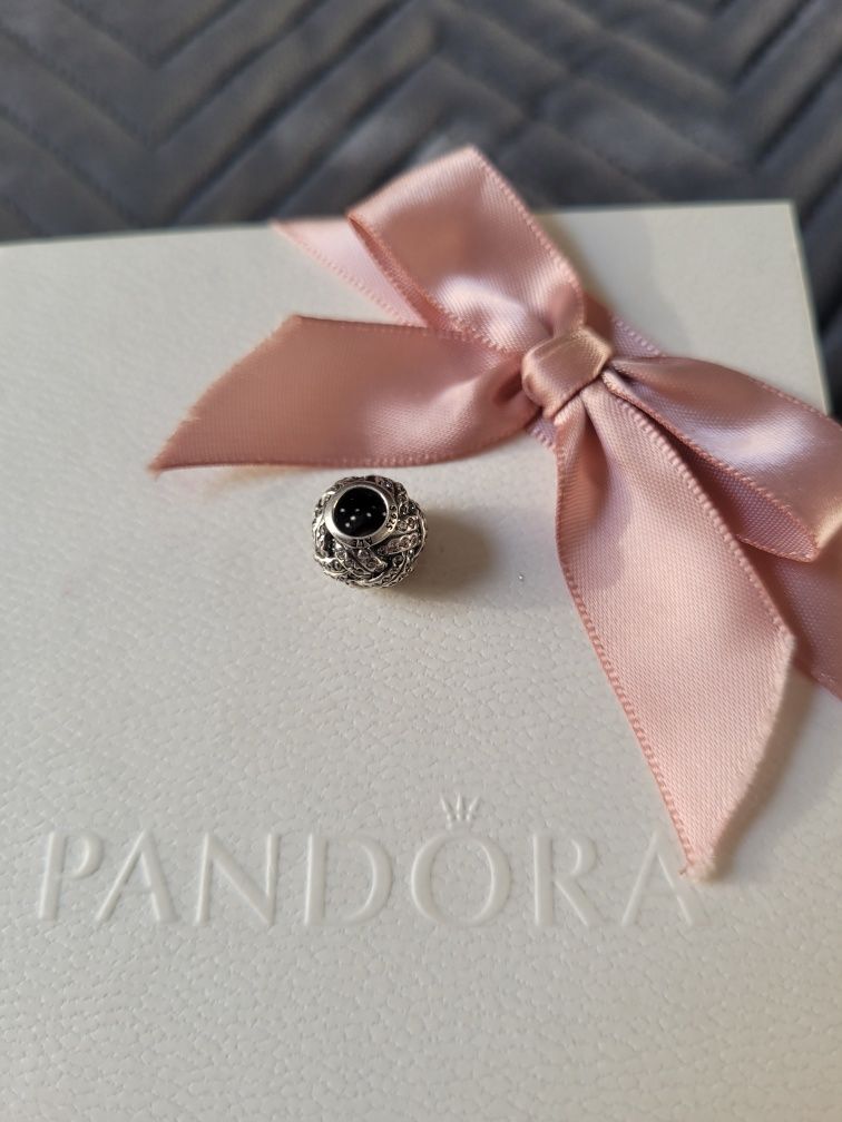 Pandora charms splot