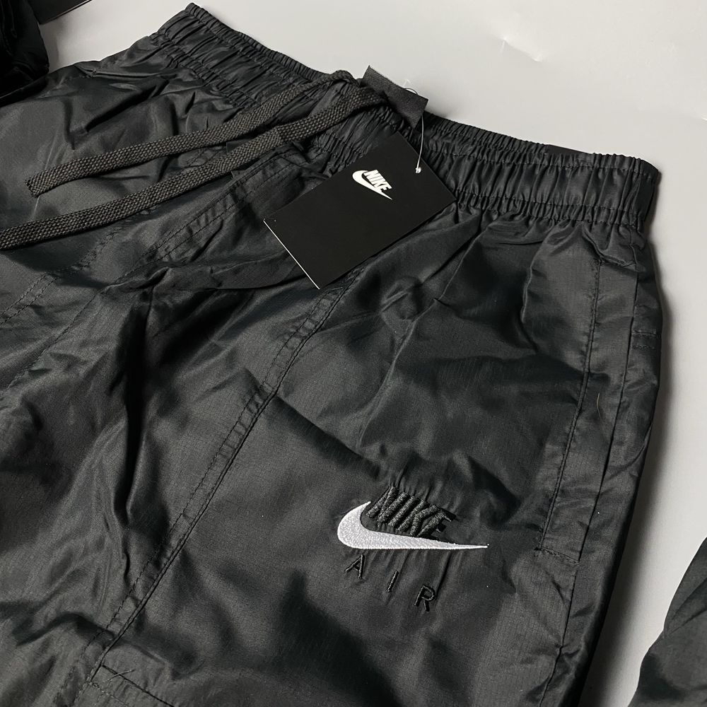 Штани Nike Air Woven 3 накладними карманами