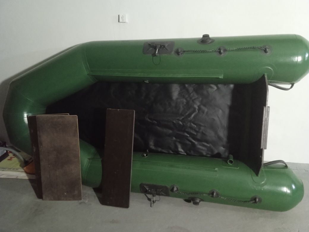 Продам човен 260 з транцем 7500гр