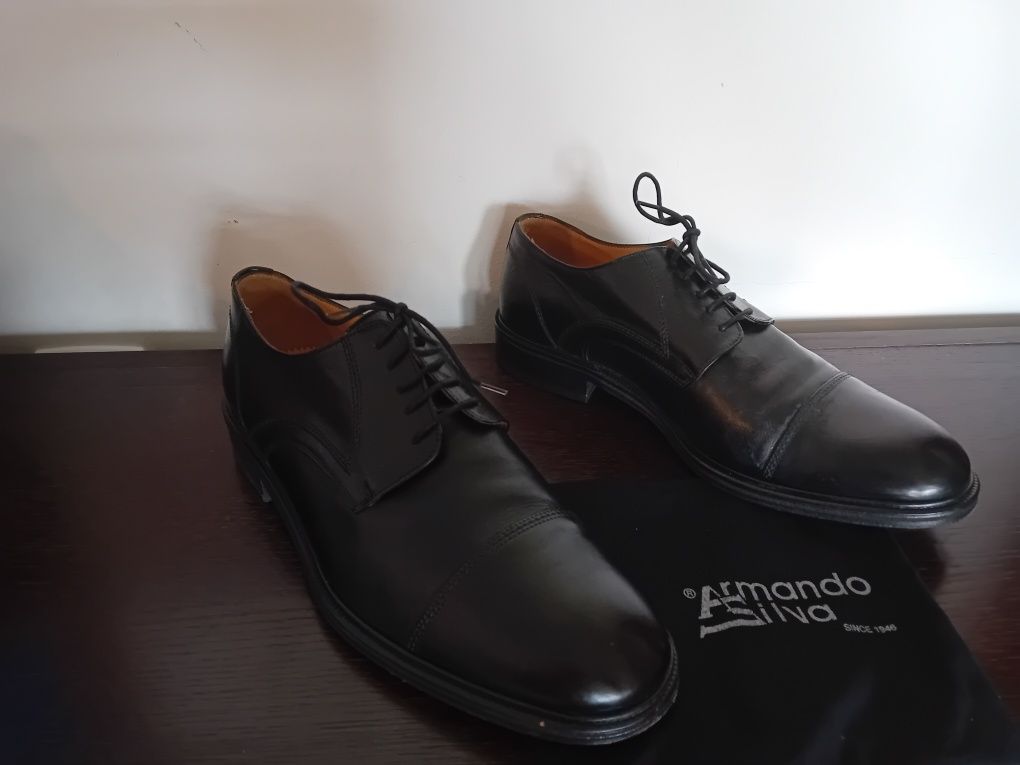 Sapatos em pele de excelente qualidade marca Armando Silva desde 1946