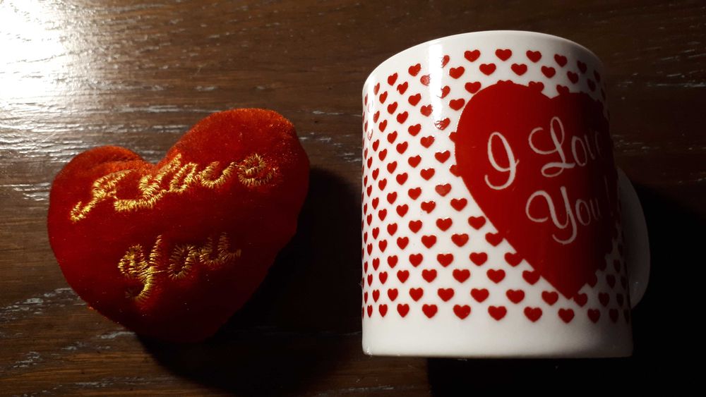 Ozdoby na półkę - kwiatek, kurki i kubek