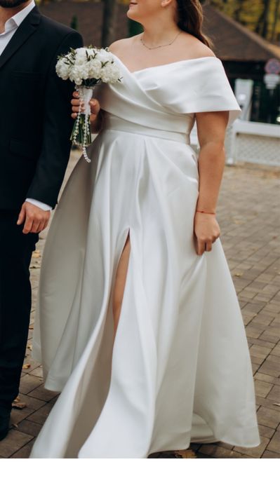 Весільна сукня 52 розмір атлас