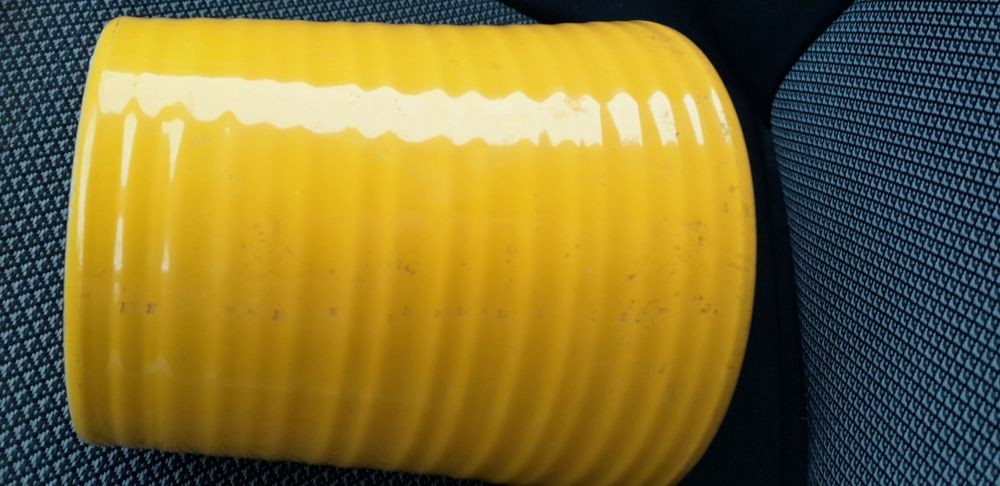 Doniczka koloru żółtego