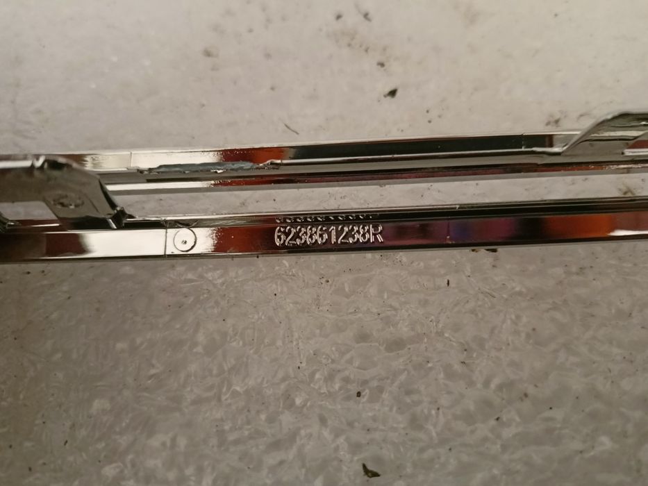 Renault Megane IV 4 15- prawy prawa listwa chrom grilla atrapy przód