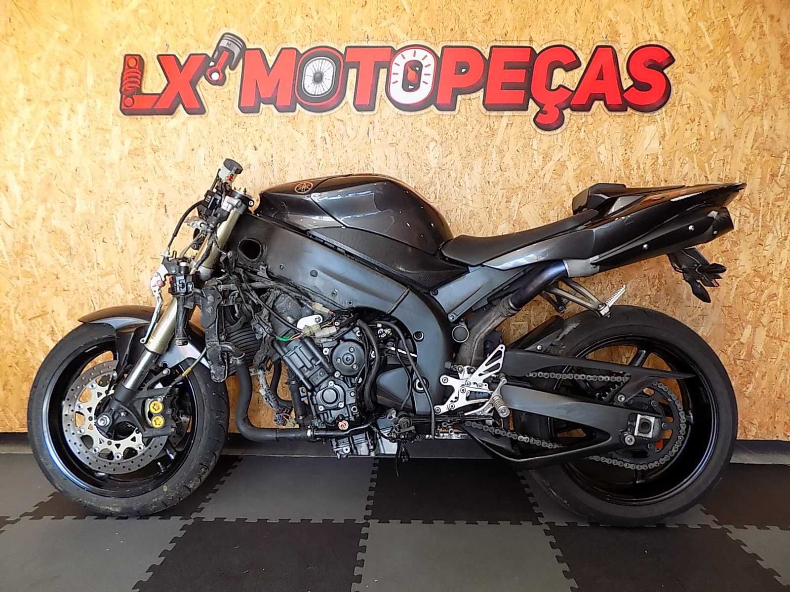 Yamaha R1 2004 para vender por peças.