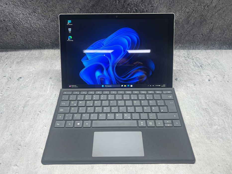 Microsoft Surface Pro / i7 7660u 4.0GHz / 8GB DDR4/ 256SSD/ 12.3 2.8K