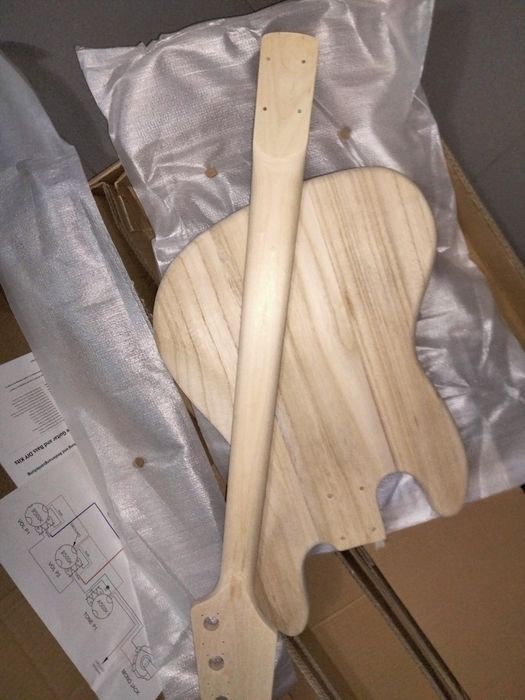 Baixo elétrico para construir (kit)