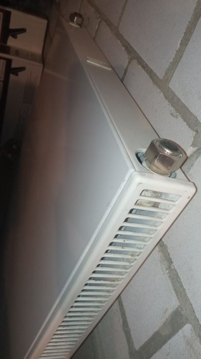 Grzejnik płaski Kermi wys. 60,5 x dł. 140,5 x gł. 6,6cm z termostatem
