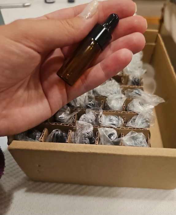 1€ - 5 frascos - Frasco de vidro pequeno com pipeta