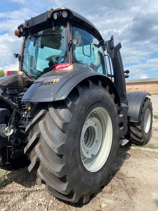 Трактор Valtra T235