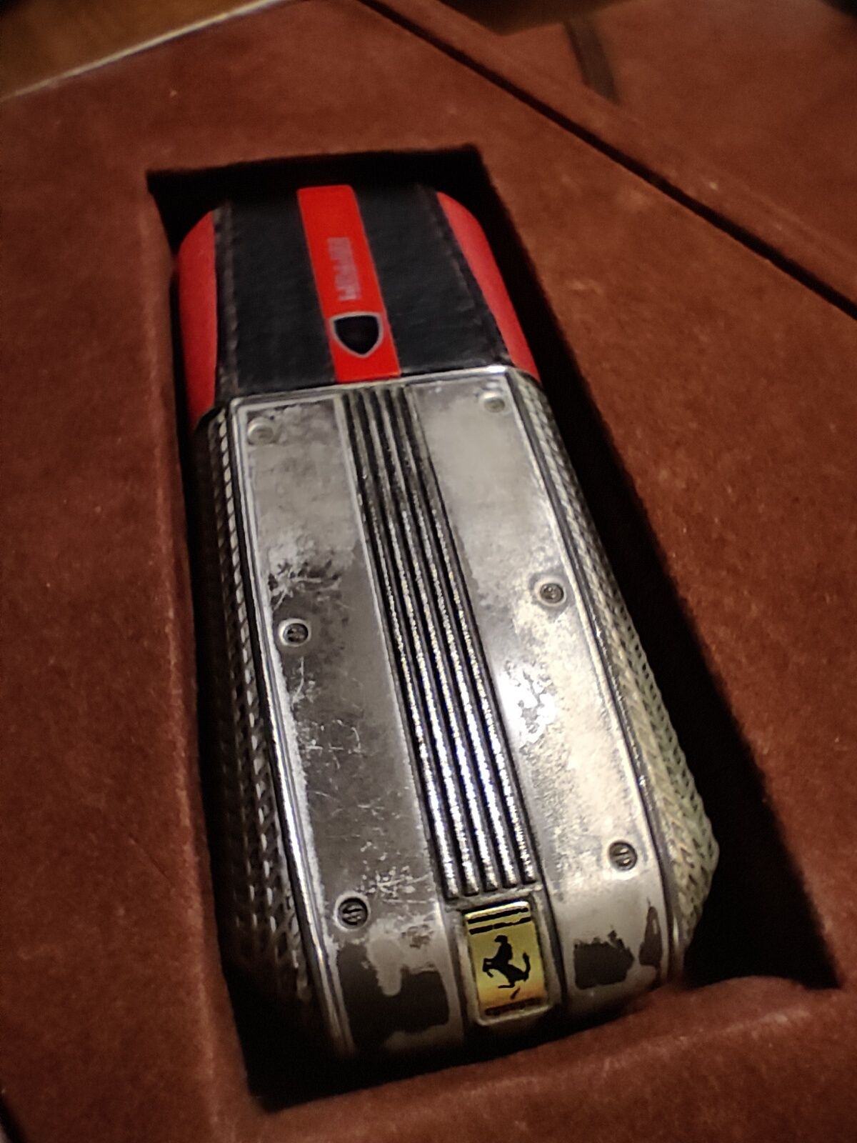 Телефон Ferrari Vertu