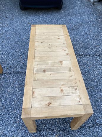 Stół drewniany z litego drewna średni