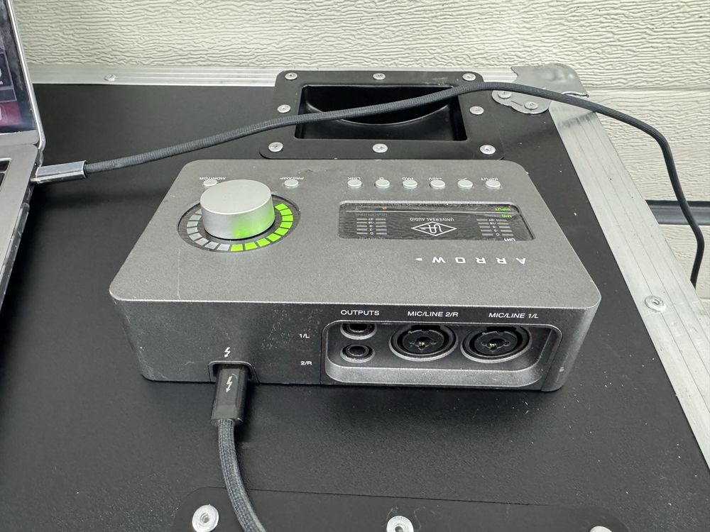 Uad universal audio apollo arrow mac thunderbolt interfejs gitarowy us